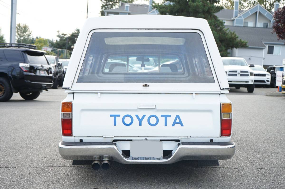 Toyota-pickup-sr5-1981-white-3