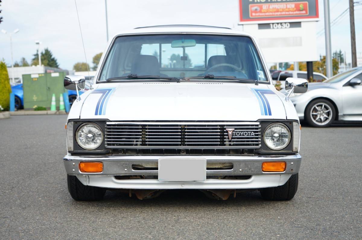 Toyota-pickup-sr5-1981-white-5