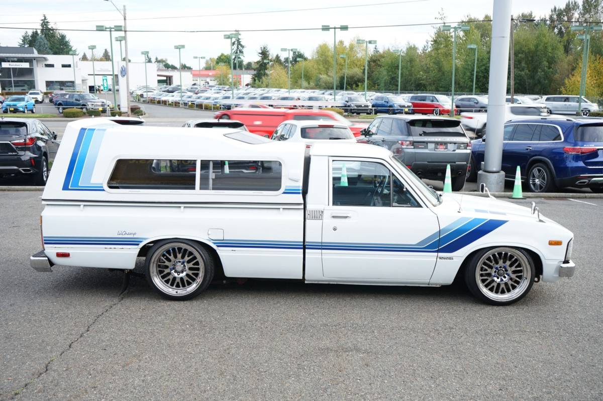 Toyota-pickup-sr5-1981-white-6