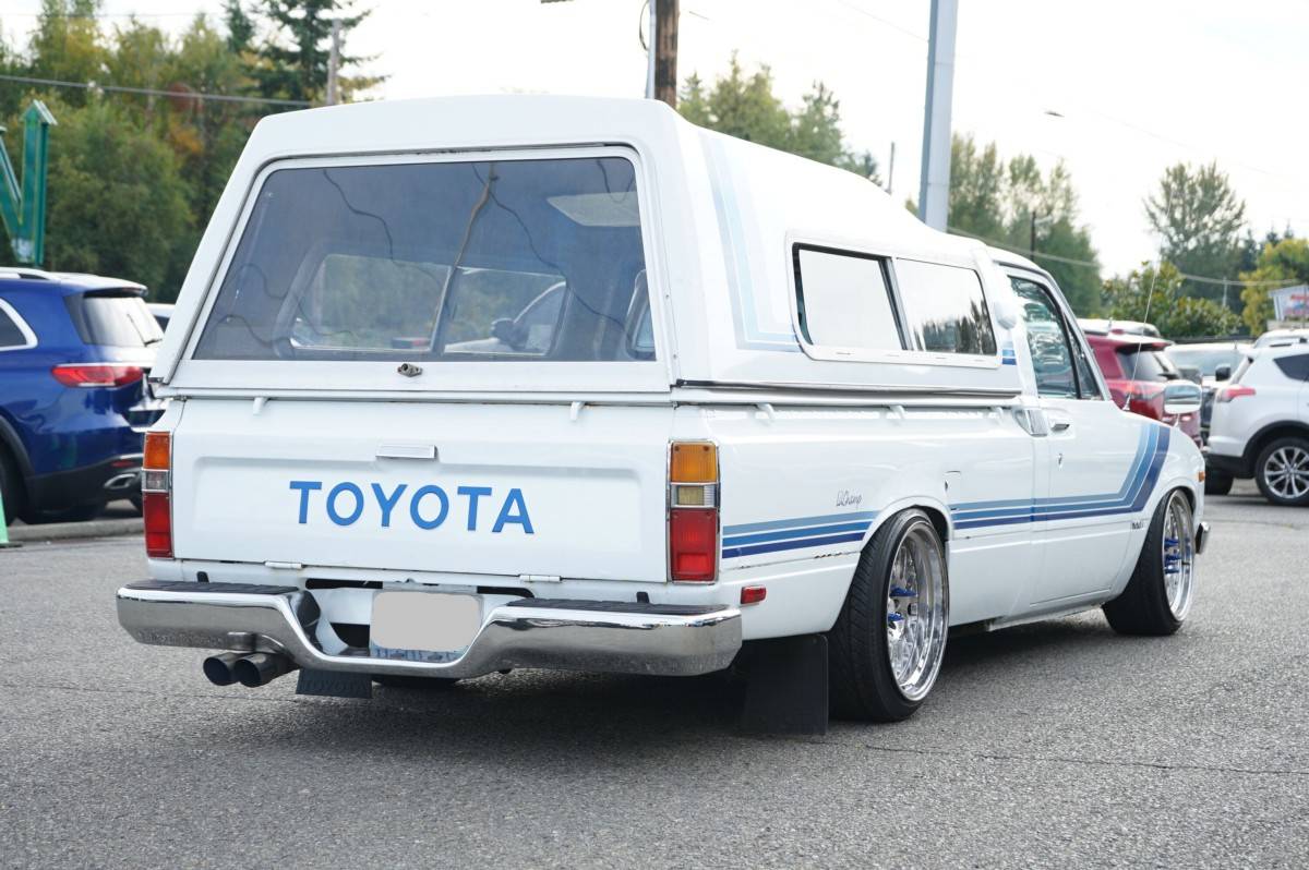Toyota-pickup-sr5-1981-white-7