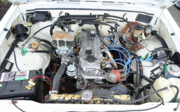 Toyota-pickup-sr5-1981-white-8