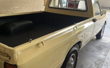 Toyota-pickup-truck-1979-1
