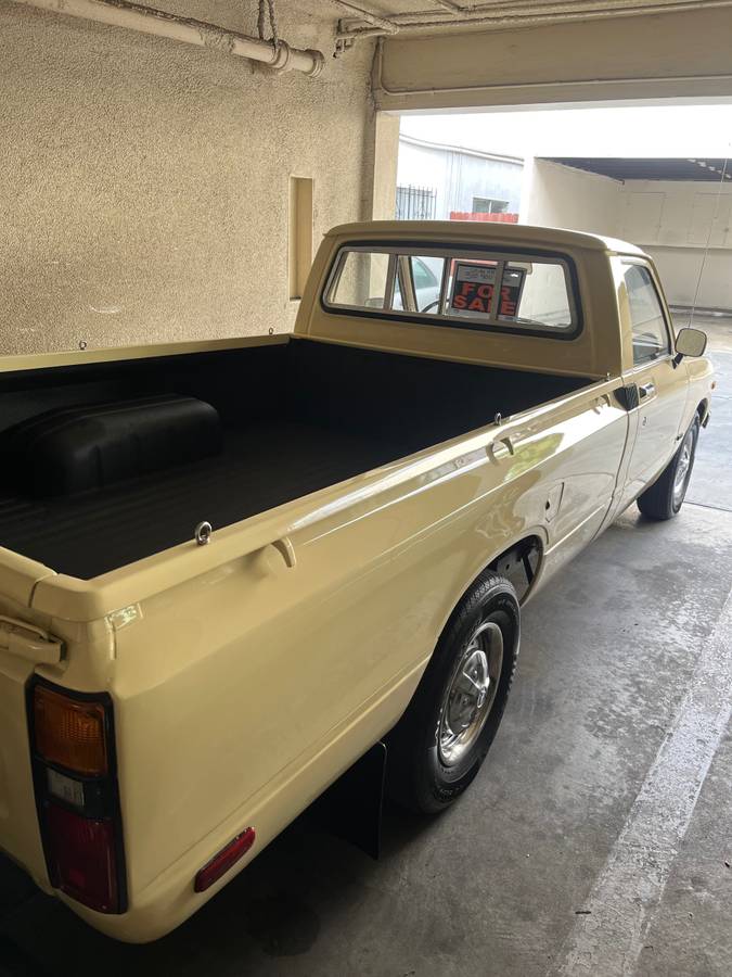 Toyota-pickup-truck-1979-1