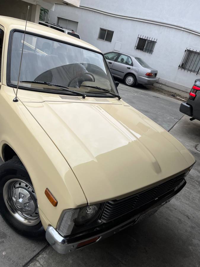 Toyota-pickup-truck-1979-2