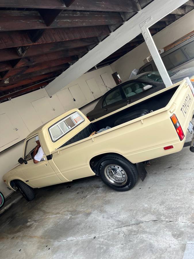 Toyota-pickup-truck-1979-5
