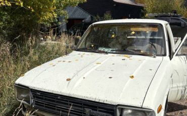 Toyota-pickup-truck-1981-white-1