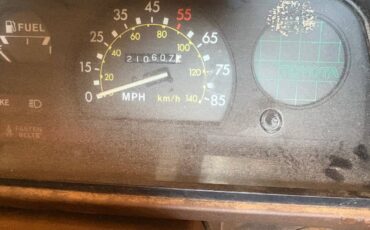 Toyota-pickup-truck-1981-white-4