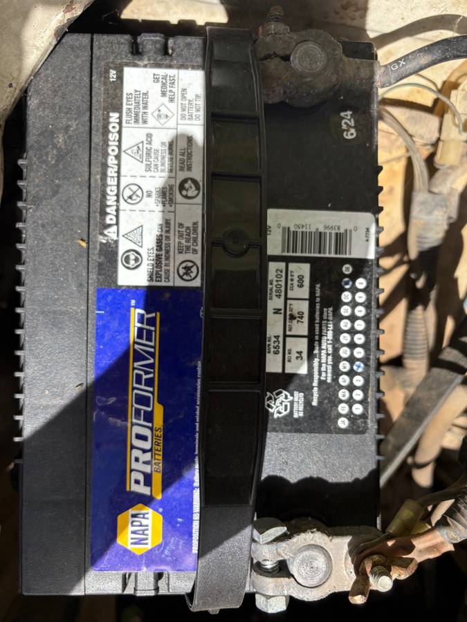 Toyota-pickup-truck-1981-white-6