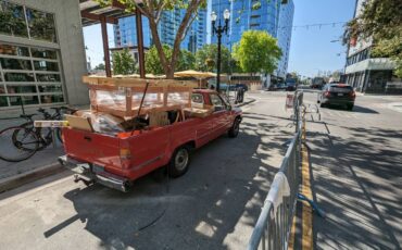 Toyota-pickup-truck-1984-red-1
