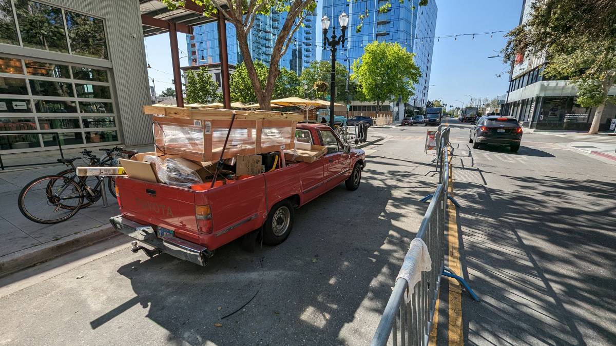 Toyota-pickup-truck-1984-red-1
