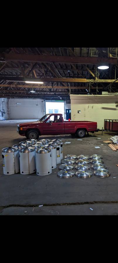 Toyota-pickup-truck-1984-red-2