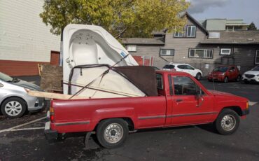 Toyota-pickup-truck-1984-red