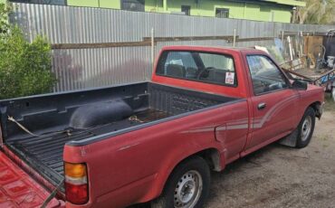 Toyota-pickup-truck-1985-red-1