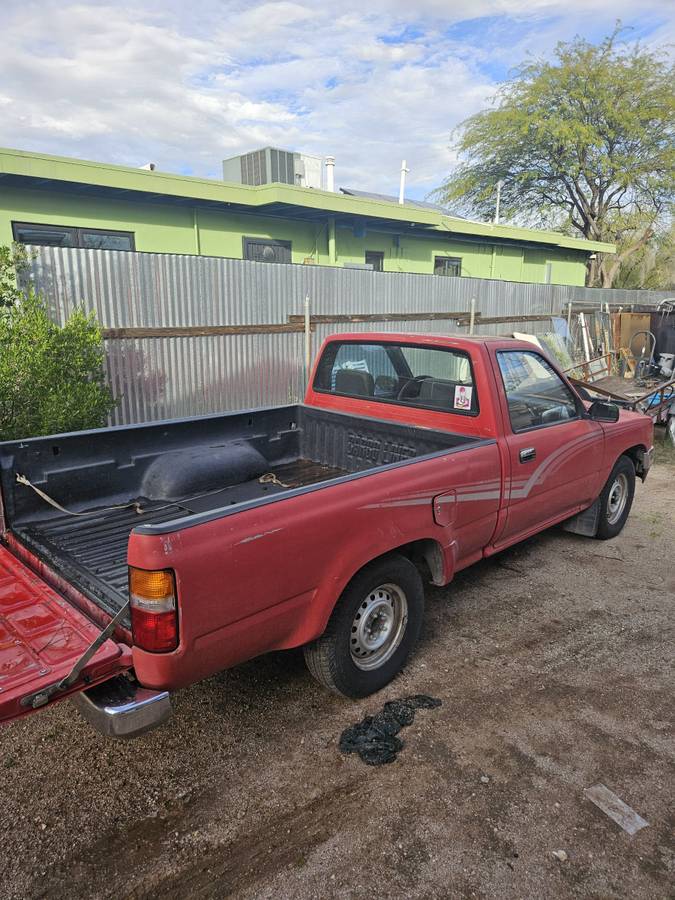 Toyota-pickup-truck-1985-red-1