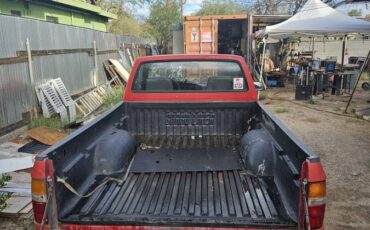 Toyota-pickup-truck-1985-red-2