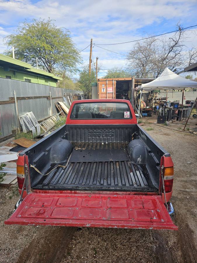 Toyota-pickup-truck-1985-red-2