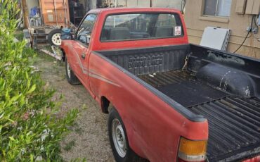 Toyota-pickup-truck-1985-red-3