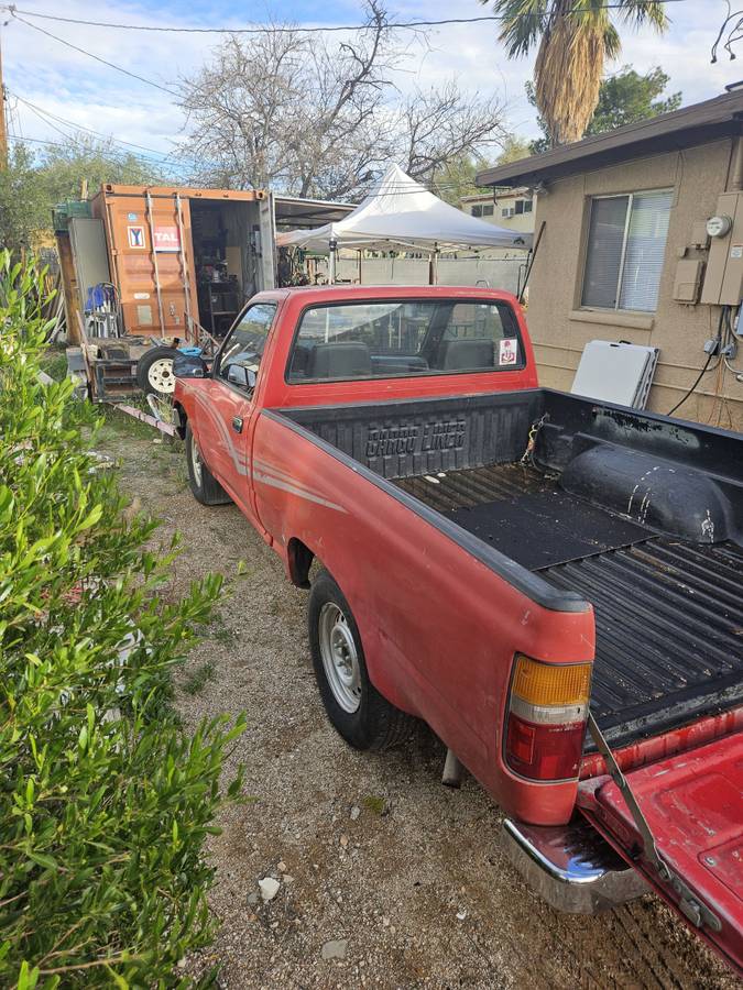 Toyota-pickup-truck-1985-red-3