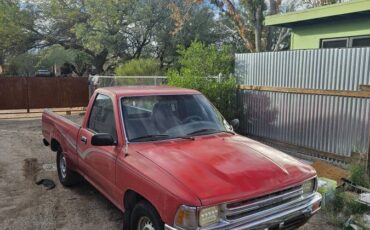 Toyota-pickup-truck-1985-red