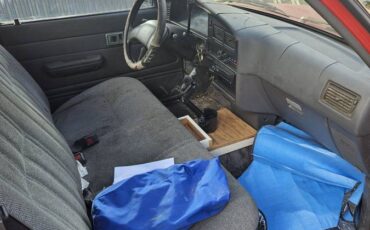 Toyota-pickup-truck-1985-red-4