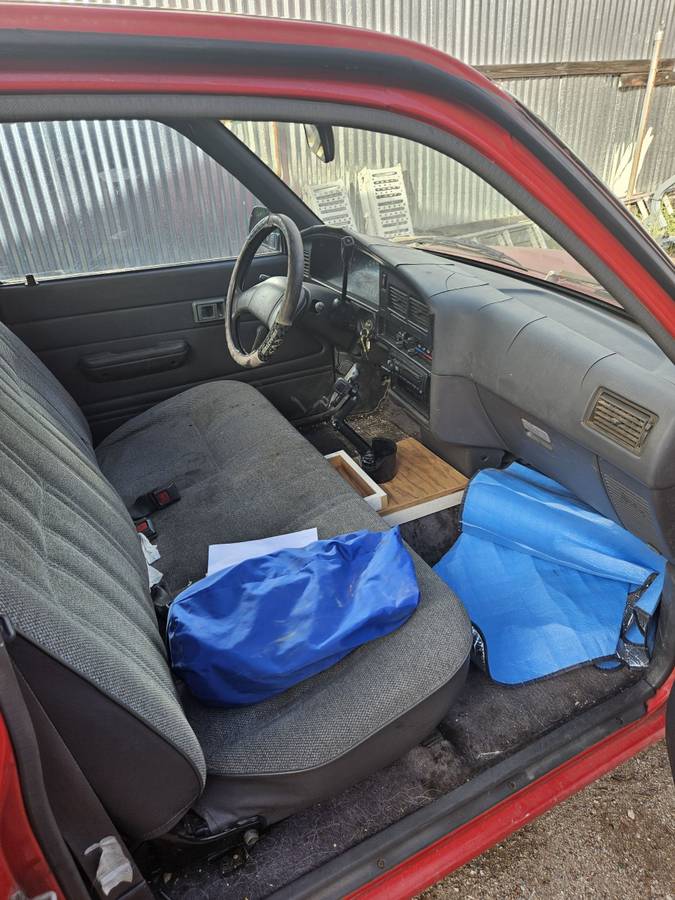 Toyota-pickup-truck-1985-red-4