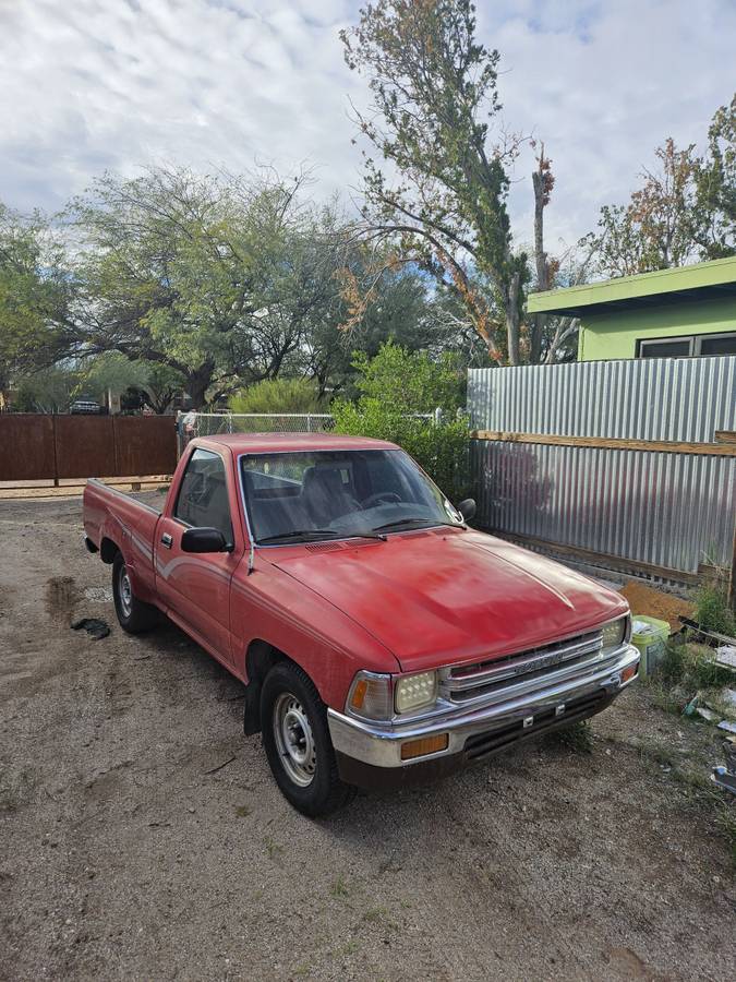 Toyota-pickup-truck-1985-red
