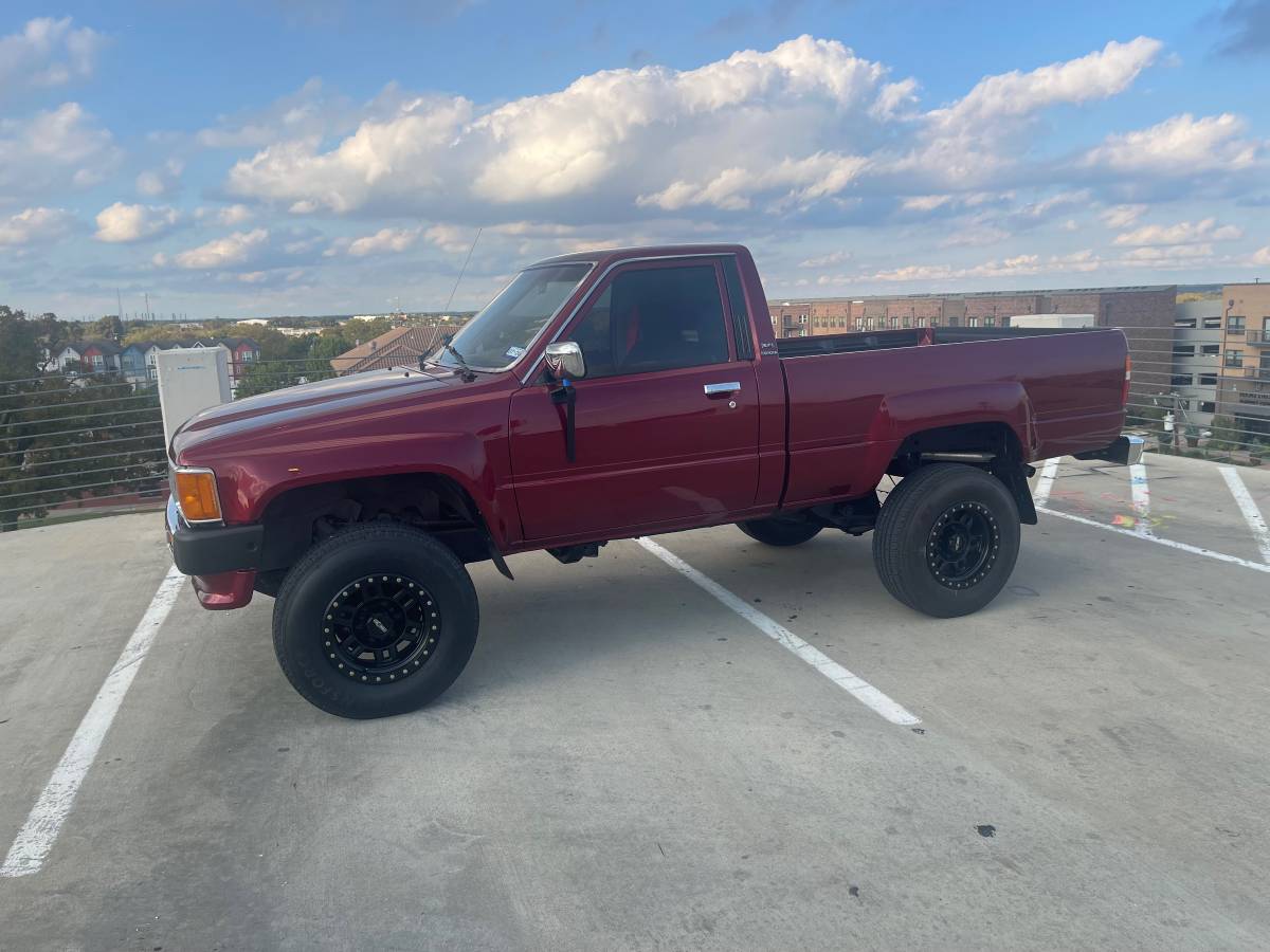Toyota-pickup-truck-1988-custom-10
