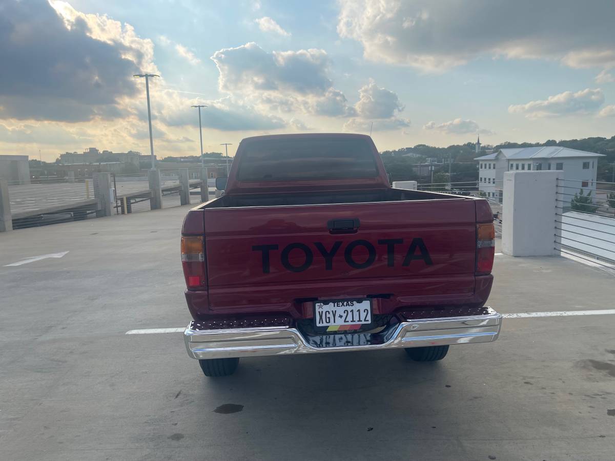 Toyota-pickup-truck-1988-custom-11