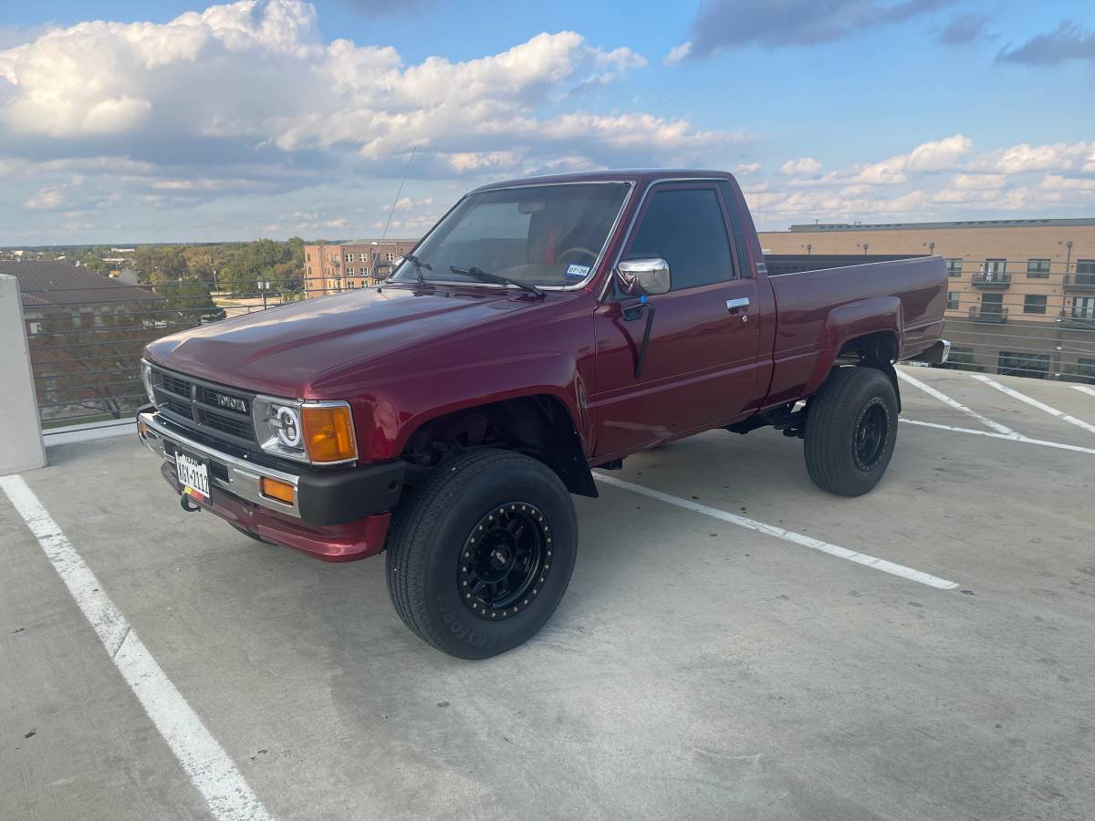 Toyota-pickup-truck-1988-custom-12