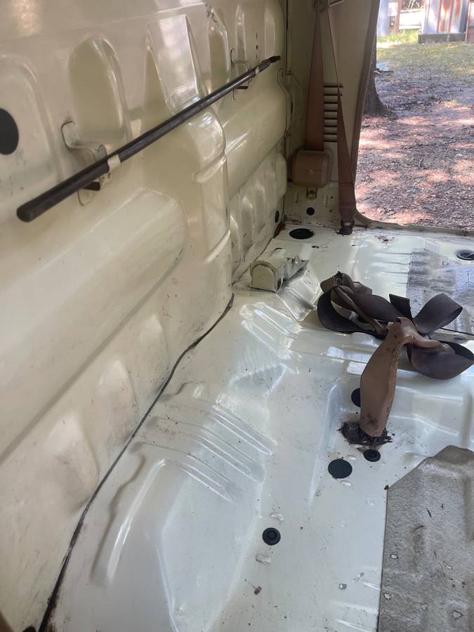 Toyota-pickup-truck-1988-custom-18