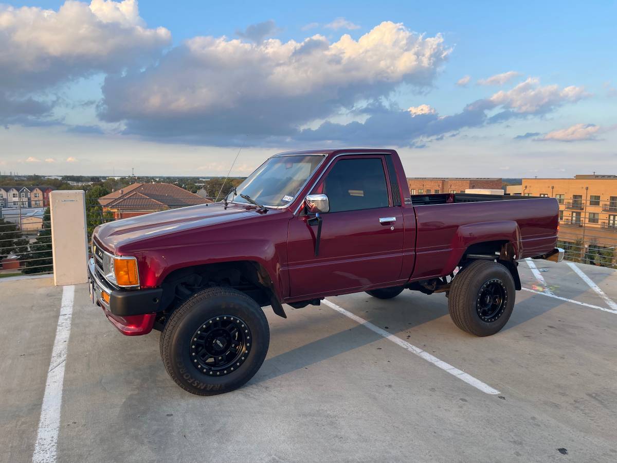 Toyota-pickup-truck-1988-custom-22