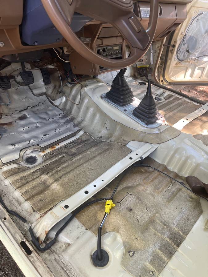 Toyota-pickup-truck-1988-custom-23