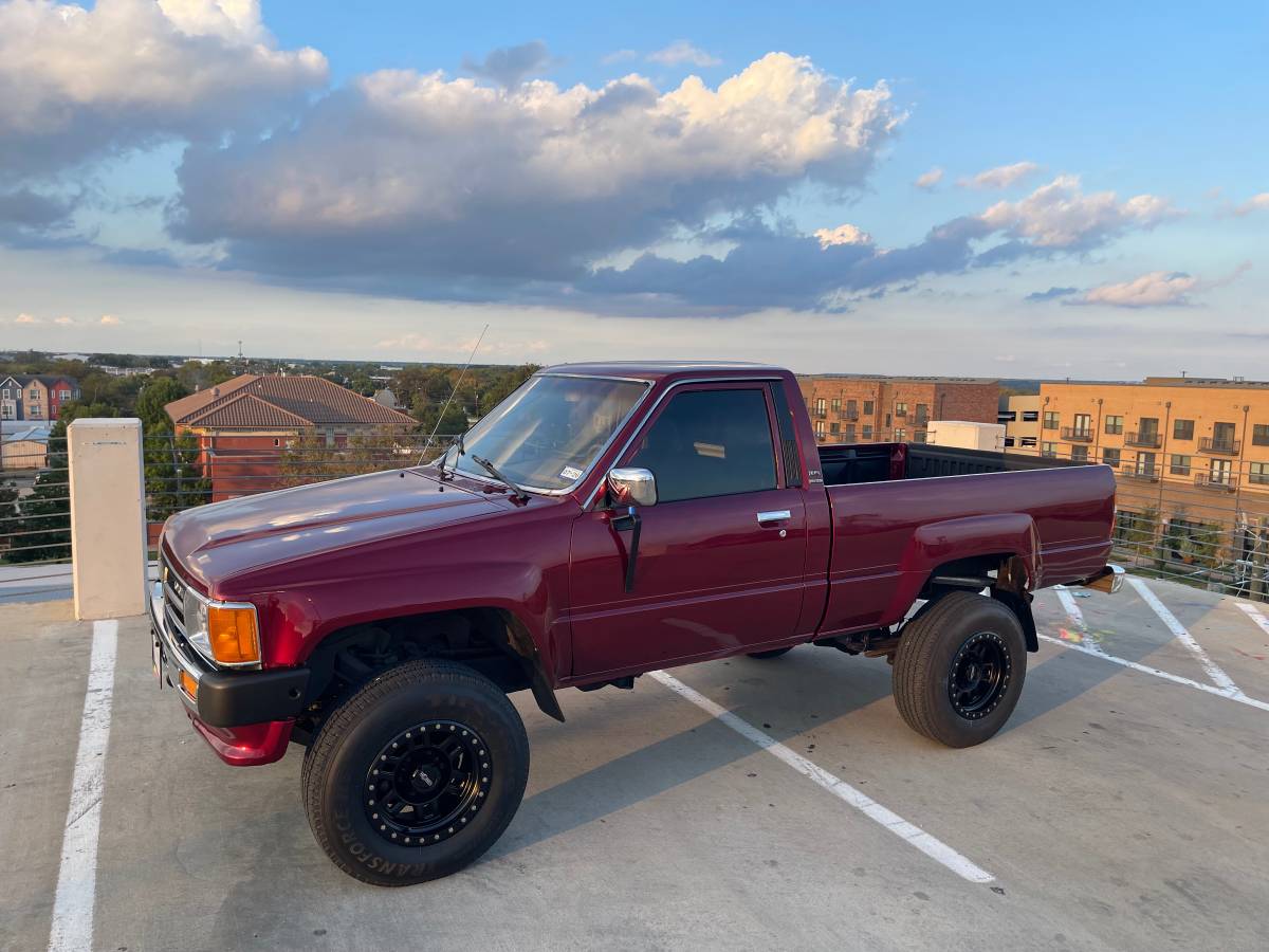 Toyota-pickup-truck-1988-custom-6