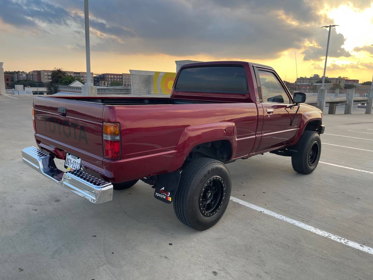 Toyota-pickup-truck-1988-custom-7