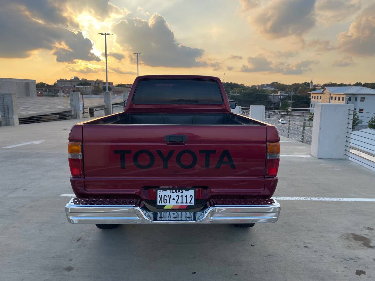 Toyota-pickup-truck-1988-custom-8
