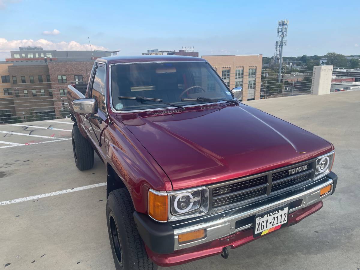 Toyota-pickup-truck-1988-custom-9