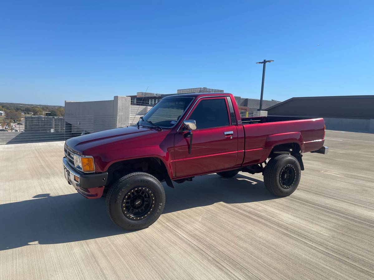 Toyota-pickup-truck-1988-custom