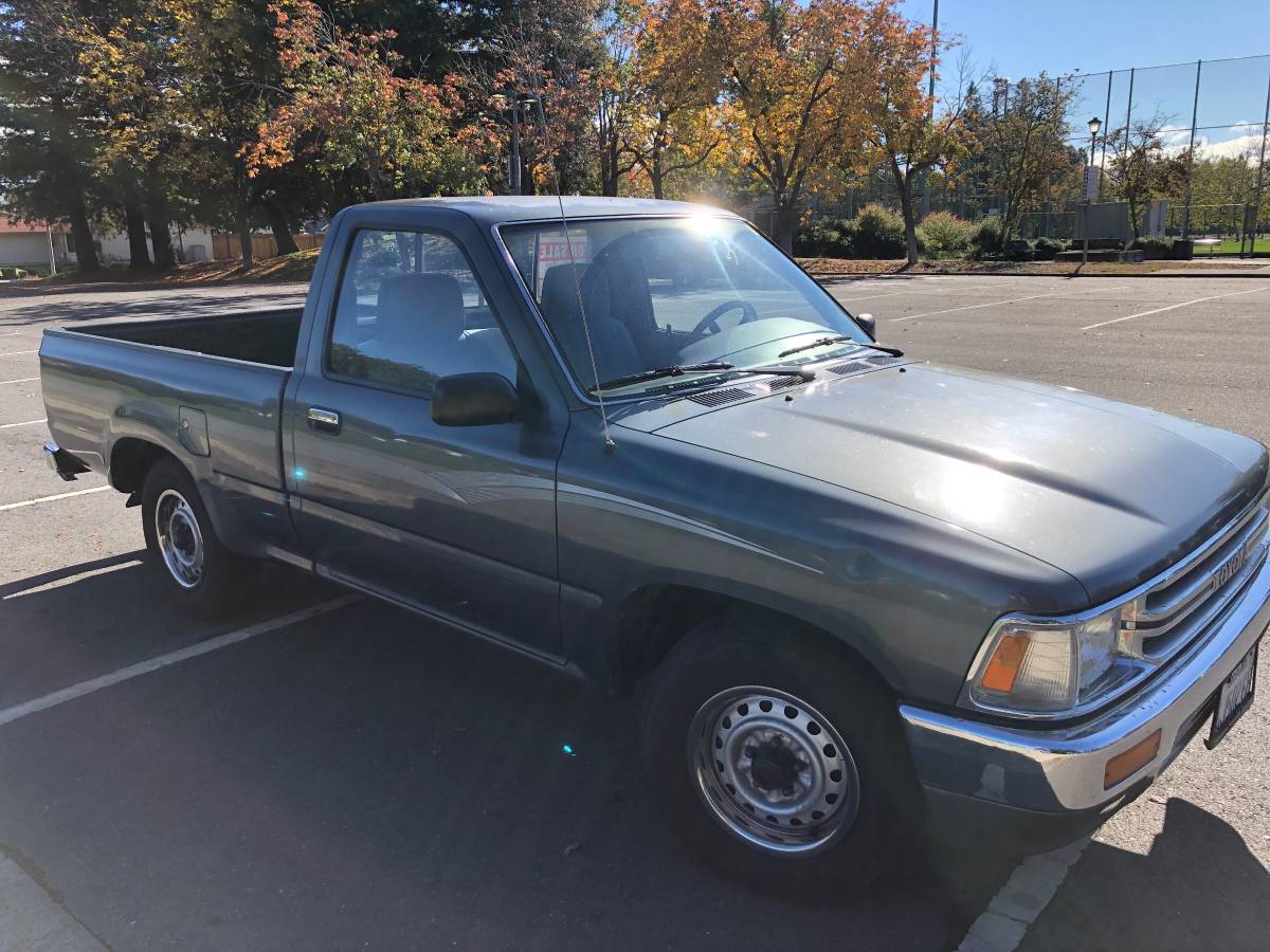 Toyota-pickup-truck-1991-grey-1