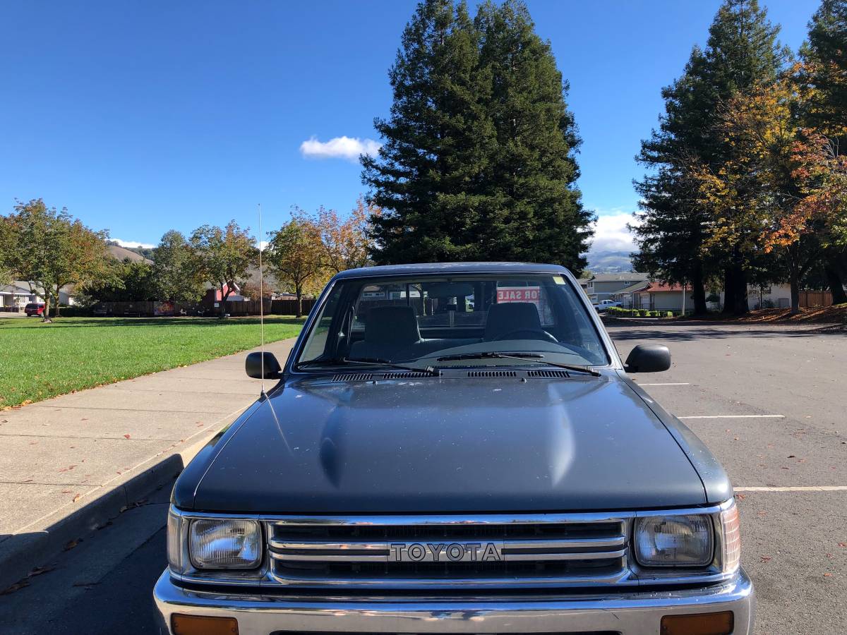 Toyota-pickup-truck-1991-grey-3