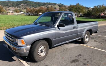 Toyota-pickup-truck-1991-grey