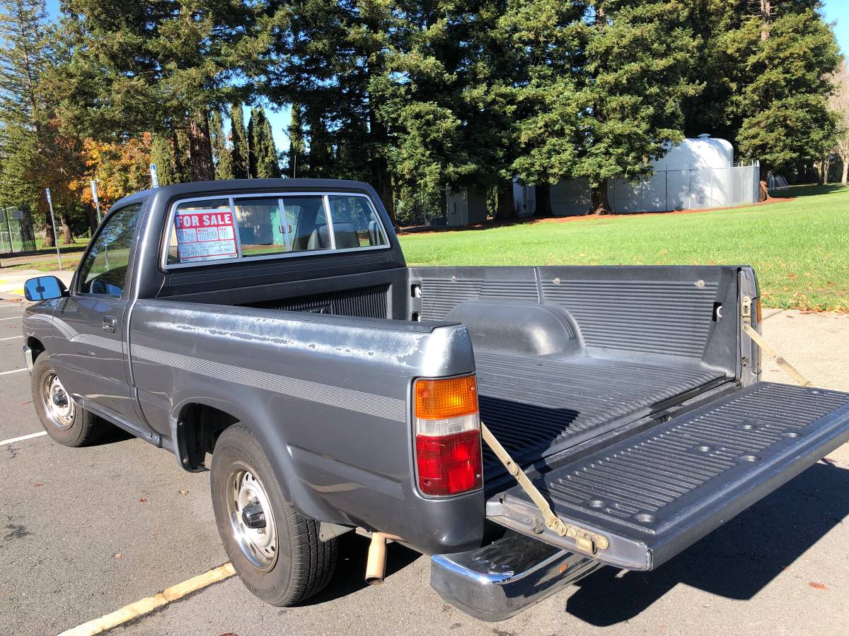 Toyota-pickup-truck-1991-grey-4