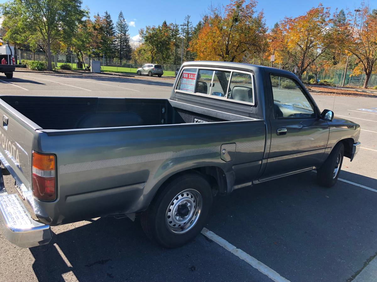 Toyota-pickup-truck-1991-grey-8