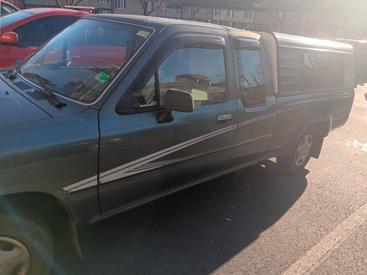 Toyota-pickup-truck-1992-2