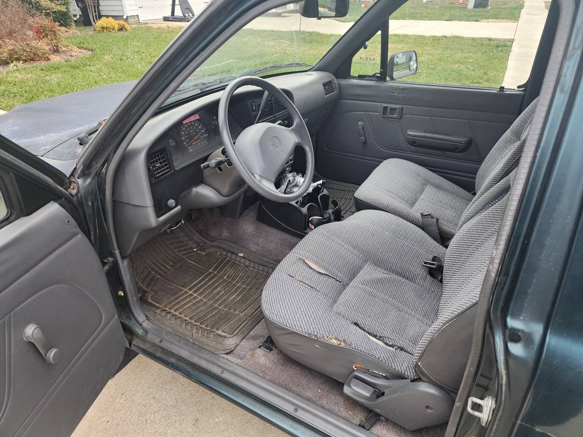Toyota-pickup-truck-1994-2