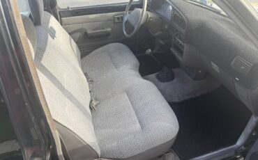 Toyota-pickup-truck-1995-2