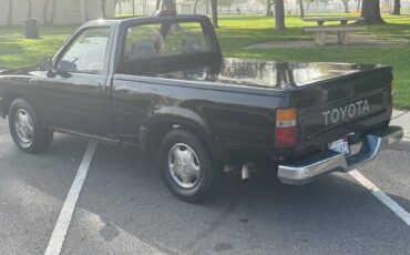 Toyota-pickup-truck-1995-2