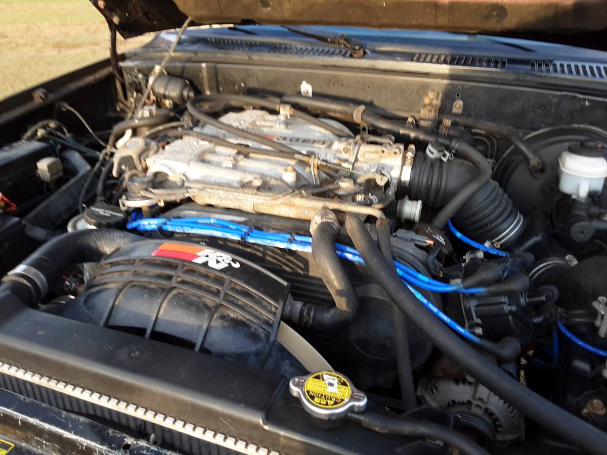 Toyota-pickup-truck-4x4-1989-black-1