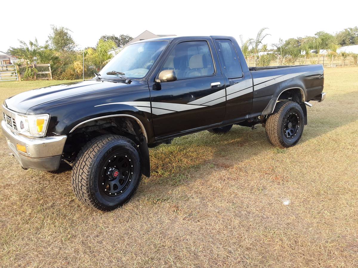 Toyota-pickup-truck-4x4-1989-black-11