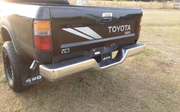 Toyota-pickup-truck-4x4-1989-black-12