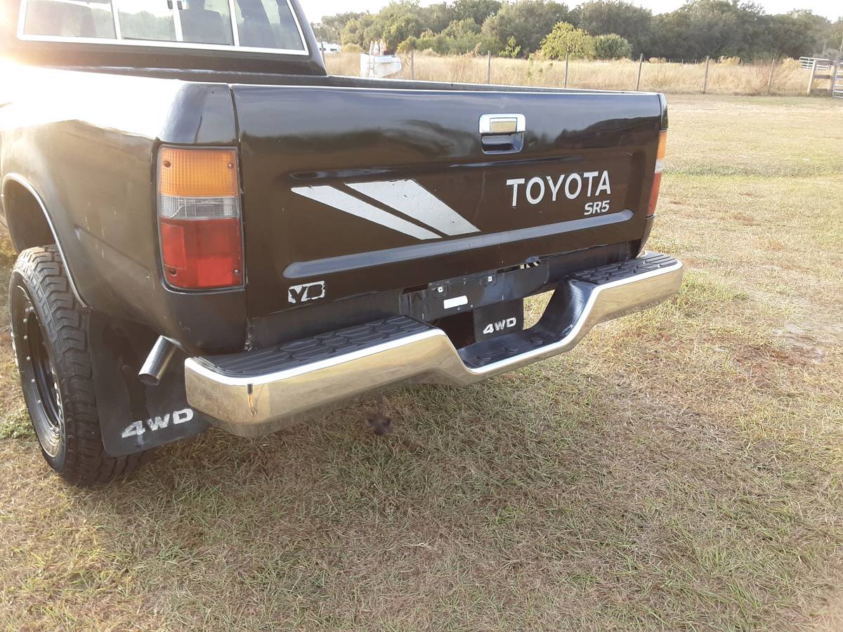 Toyota-pickup-truck-4x4-1989-black-12